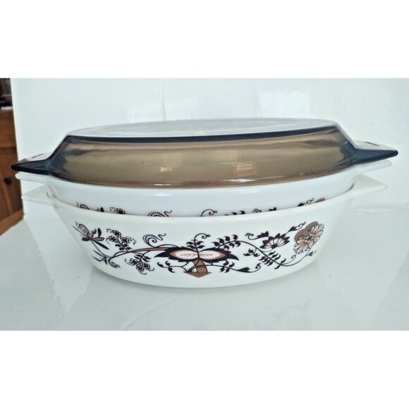 Pair of Vintage Pyrex England Brown Floral Vine Oval Casserole Dish One Lid - Picture 1 of 13